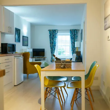 Pass The Keys Modern 2 Bed Flat Overlooking Aberaeron Harbour Exterior photo