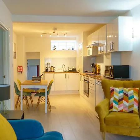 Pass The Keys Modern 2 Bed Flat Overlooking Aberaeron Harbour Exterior photo