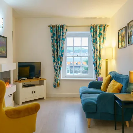 Pass The Keys Modern 2 Bed Flat Overlooking Aberaeron Harbour Exterior photo