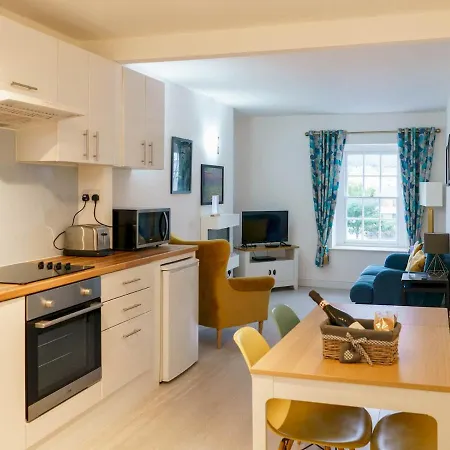 Pass The Keys Modern 2 Bed Flat Overlooking Aberaeron Harbour Exterior photo