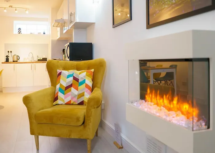 Pass The Keys Modern 2 Bed Flat Overlooking Aberaeron Harbour
