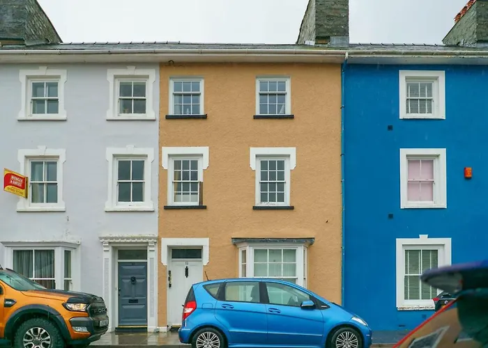 Pass The Keys Modern 2 Bed Flat Overlooking Aberaeron Harbour