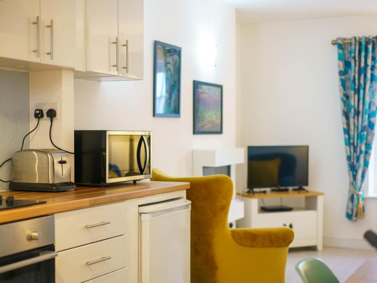 Pass The Keys Modern 2 Bed Flat Overlooking Harbour Apartment