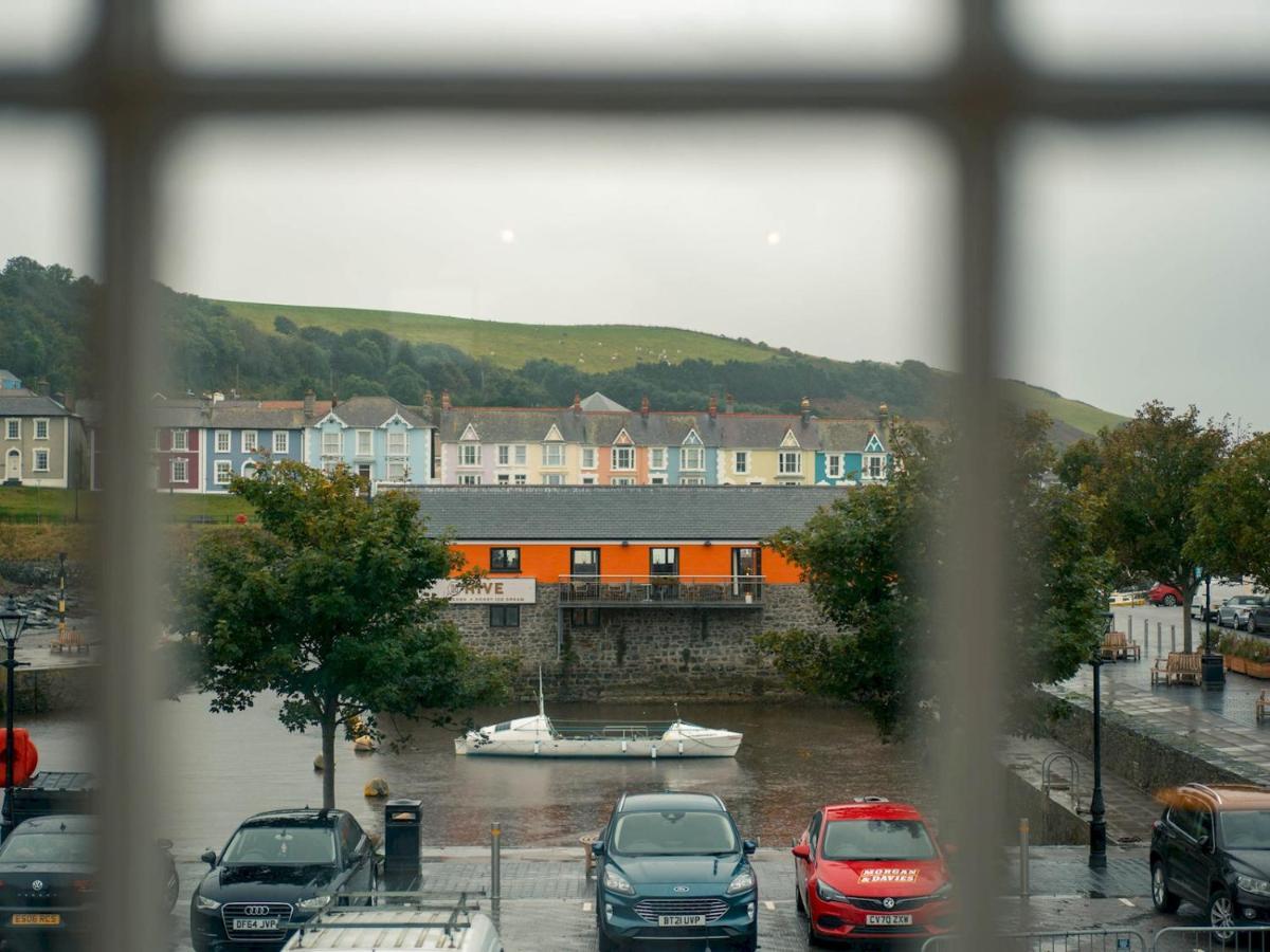 Pass The Keys Modern 2 Bed Flat Overlooking Harbour Apartment