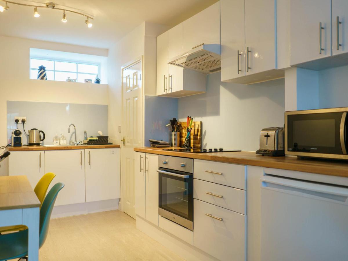Pass The Keys Modern 2 Bed Flat Overlooking Harbour * Aberaeron