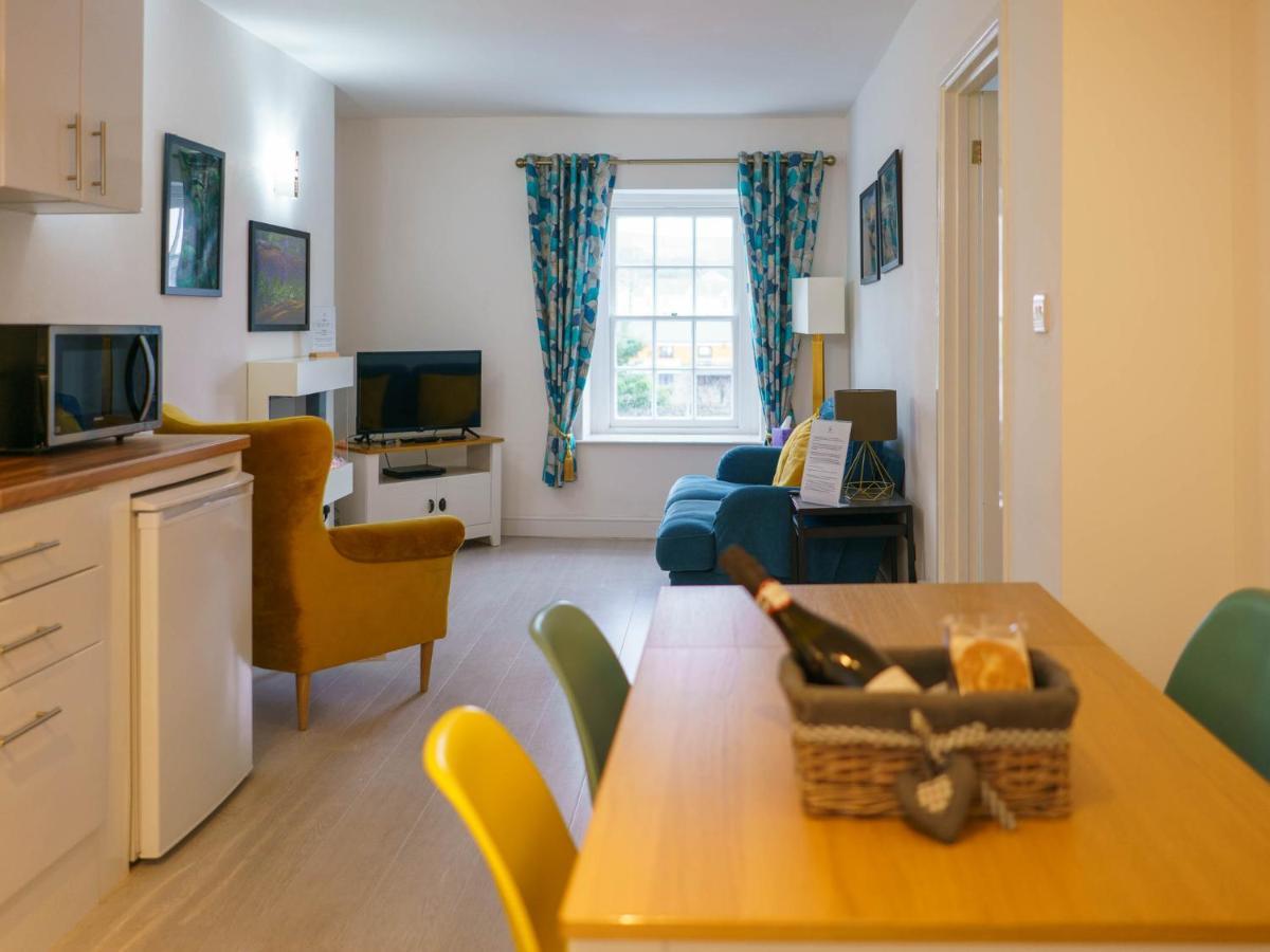 Pass The Keys Modern 2 Bed Flat Overlooking Harbour Apartment Aberaeron