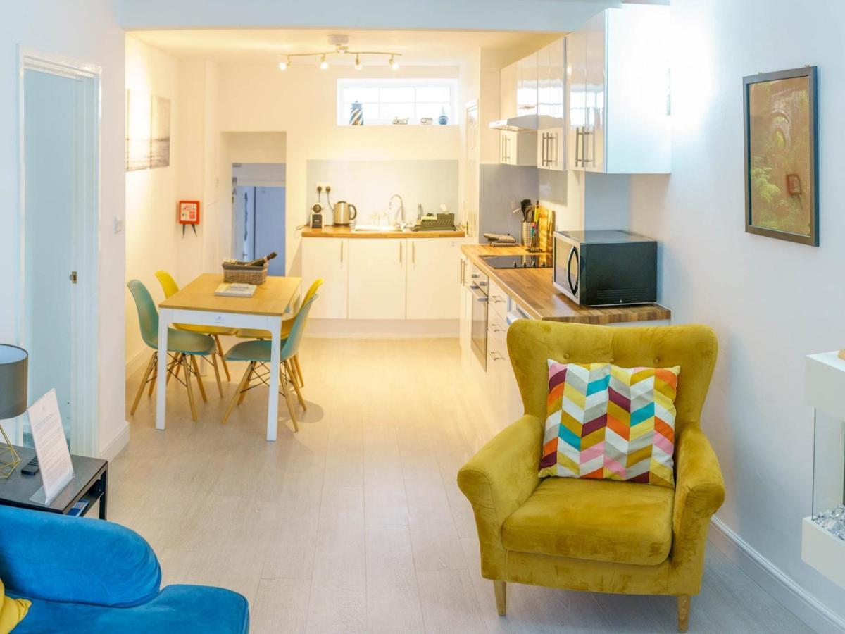 Pass The Keys Modern 2 Bed Flat Overlooking Harbour Apartment