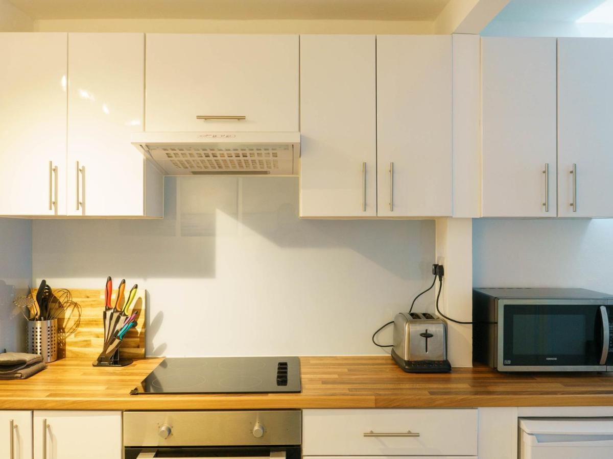 Pass The Keys Modern 2 Bed Flat Overlooking Harbour Apartment Aberaeron
