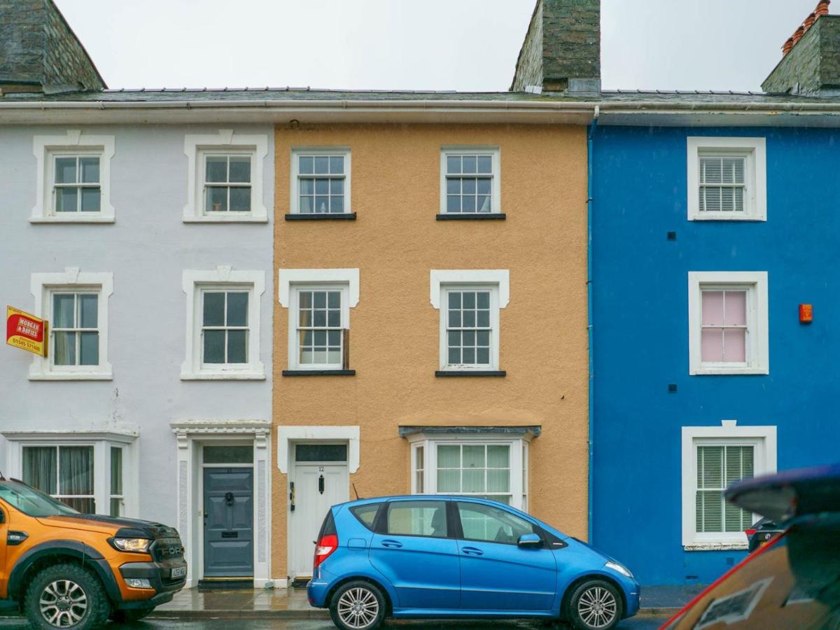 Pass The Keys Modern 2 Bed Flat Overlooking Harbour Aberaeron