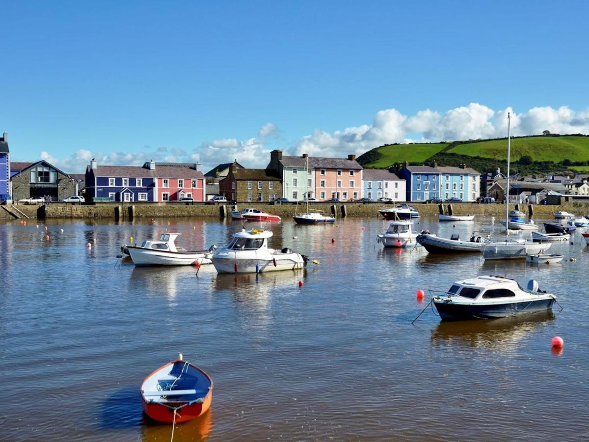 Pass The Keys Modern 2 Bed Flat Overlooking Harbour Apartment *