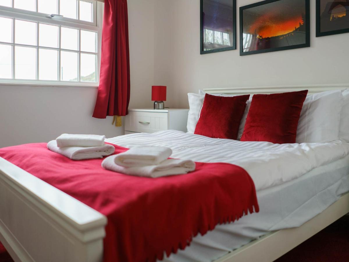 Apartment Pass The Keys Modern 2 Bed Flat Overlooking Harbour