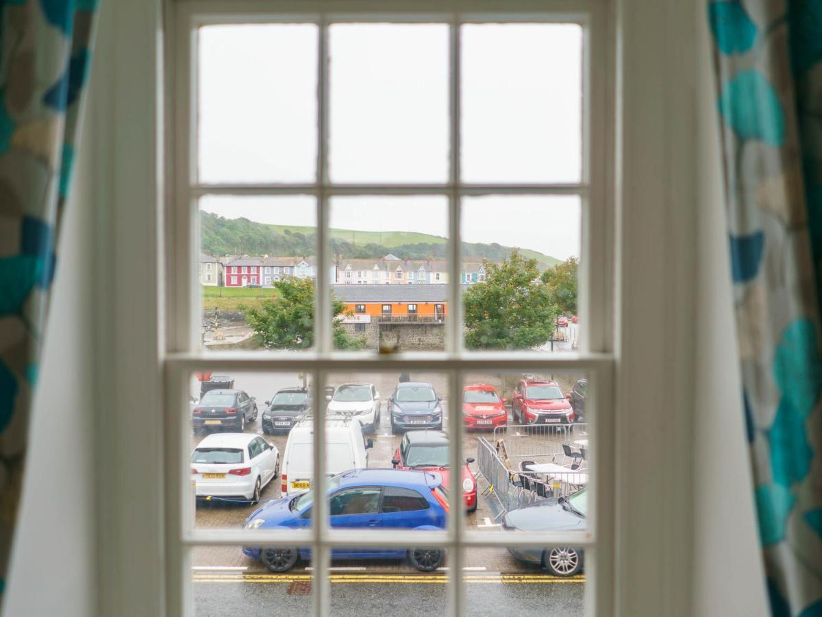 Pass The Keys Modern 2 Bed Flat Overlooking Harbour *